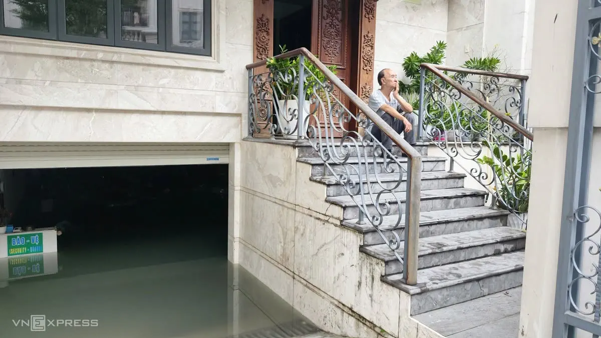 Hầm xe Cityland Park Hills Gò Vấp ngập sâu sau mưa lớn